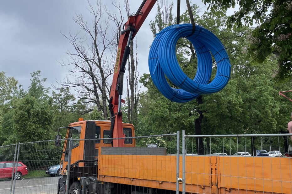 HDPE Dělostřelecká. Doprava materiálu na stavbu. Nákladní auto 12tun.